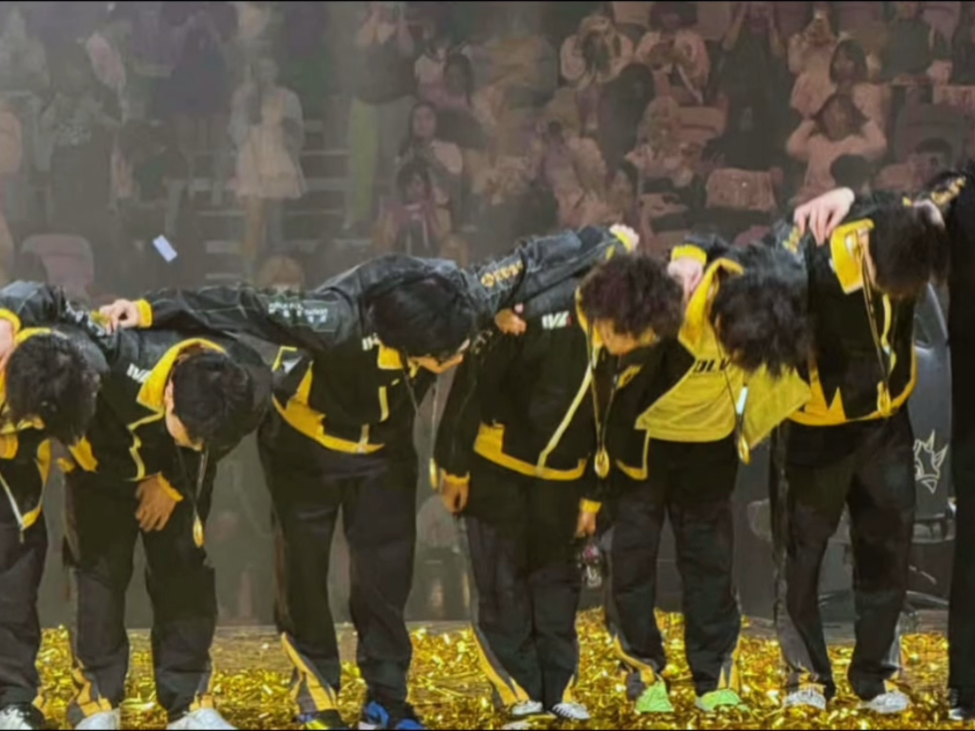 包含WBG轻取DK，Keria团战一打五焦点之战成都决赛之夜，让粉丝疯狂欢呼的词条