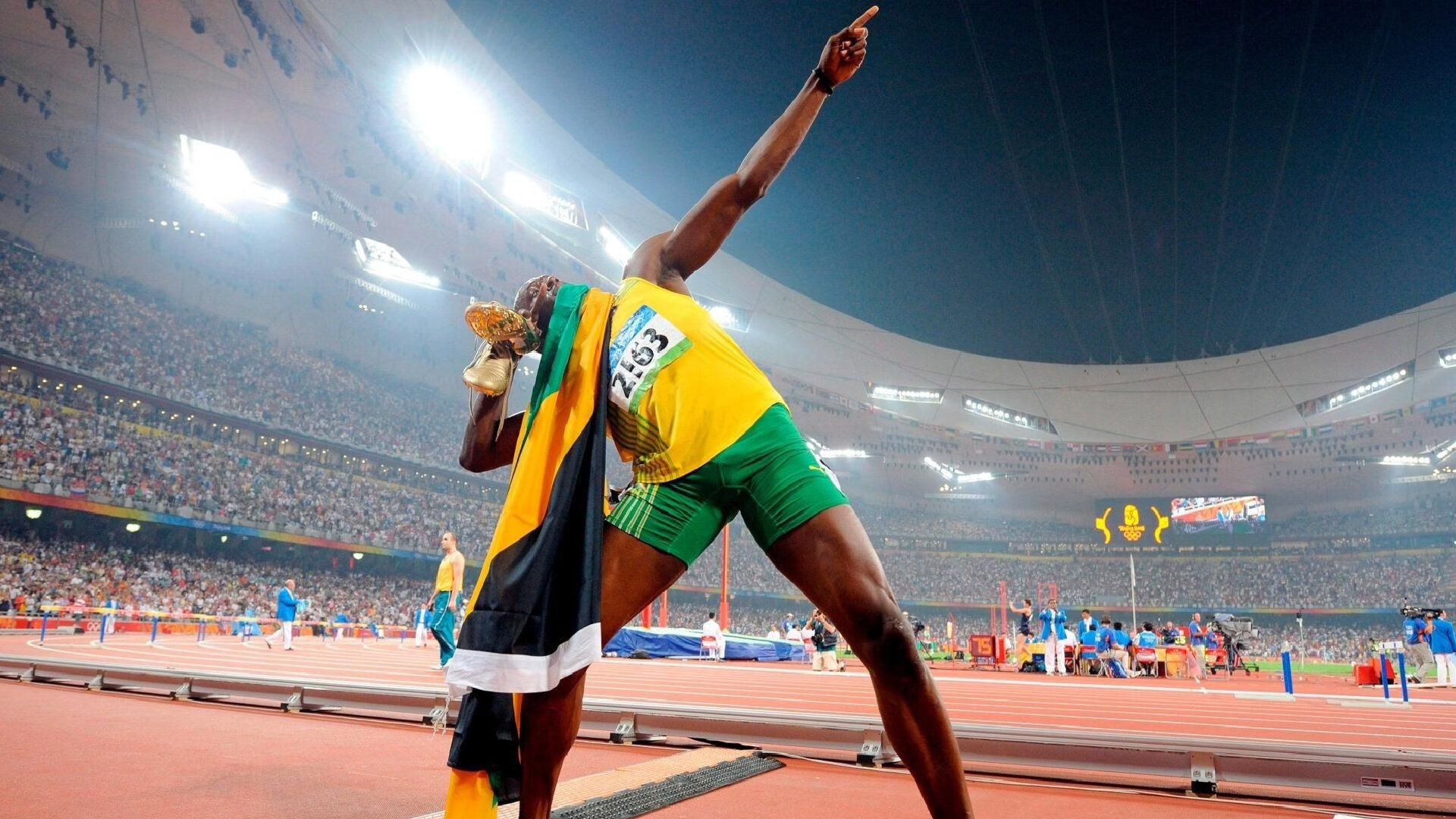 当F1的激情碰撞NBA的辉煌，年度争冠之夜与东契奇的纪录时刻