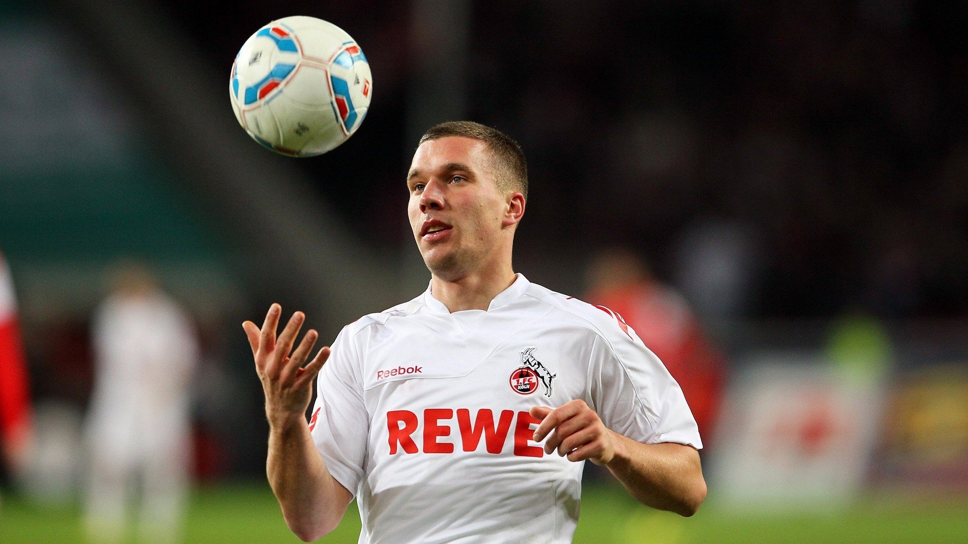 阿什拉夫造梦之夜!从嘘声到英雄颂,莱比锡红牛上演血脉偾张的乌克兰翻盘记