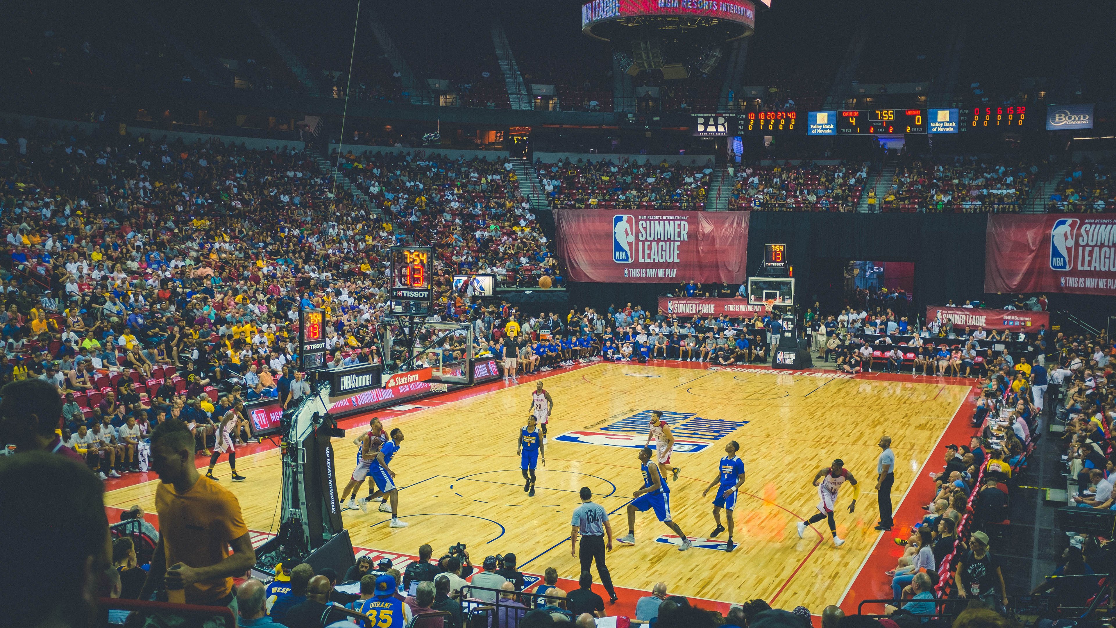 蓝月双星，姆巴佩的窒息之夜，孔德用草皮写就防守史诗